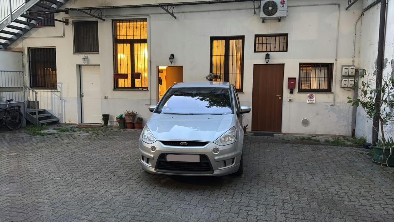 La Casa Nel Cortile-Free Parking Apartment มิลาน ภายนอก รูปภาพ